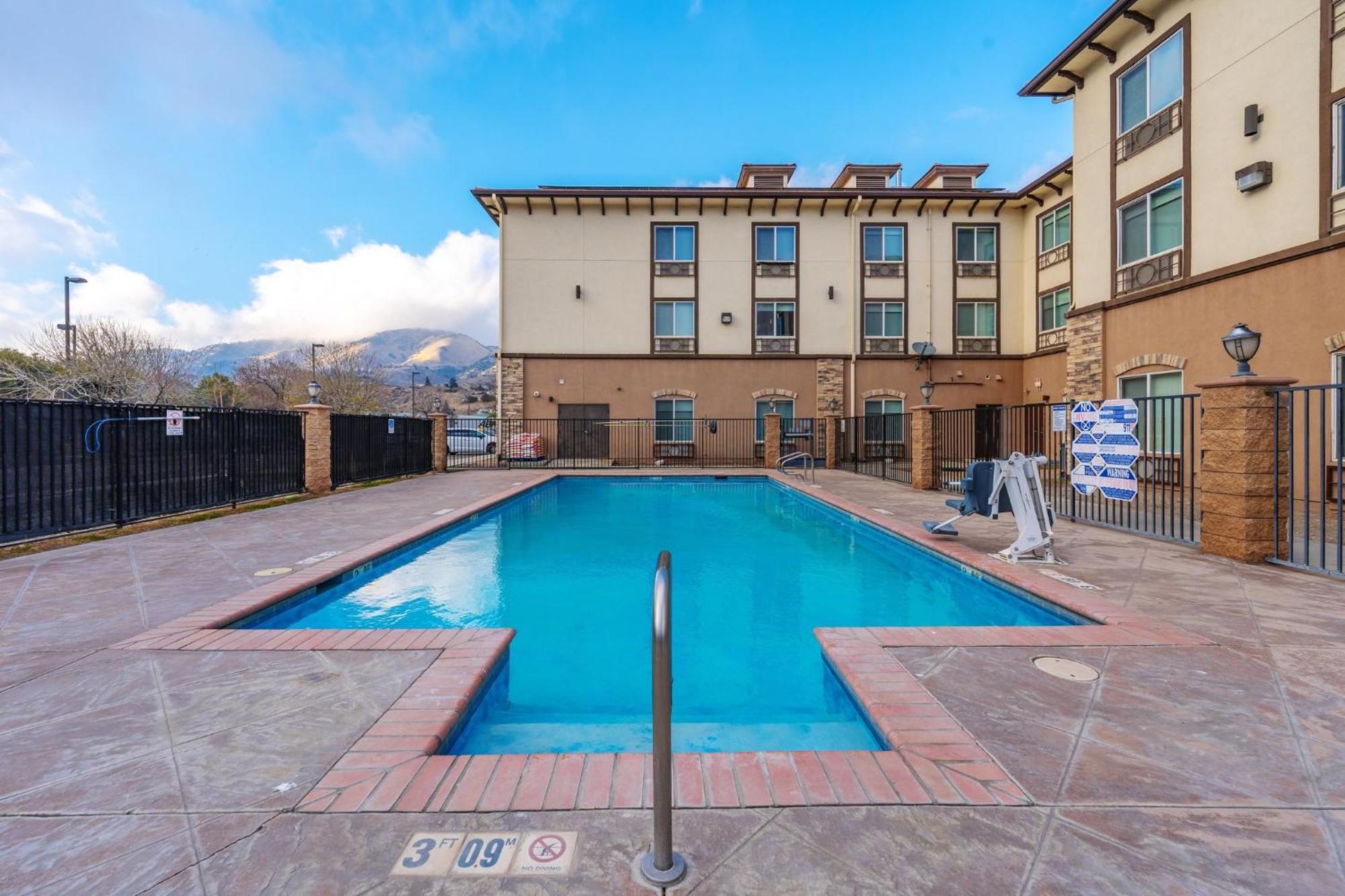 Holiday Inn Express & Suites Frazier Park By Ihg Lebec Bagian luar foto